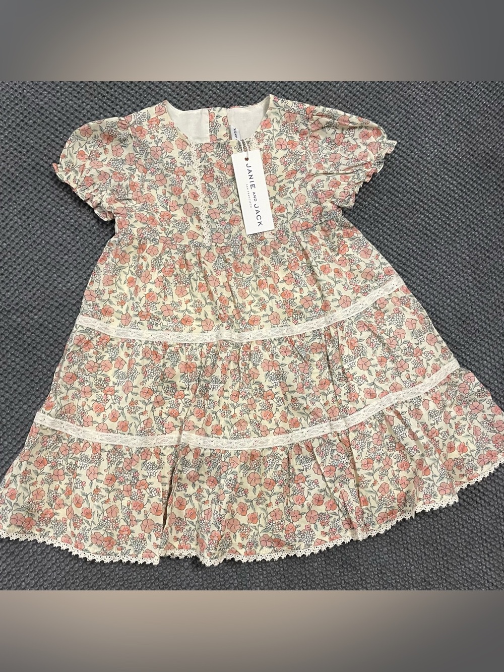 Janie and Jack  NWT Baby Girls
Ditsy Floral Puff Sleeve Dress Size 18-24 Months